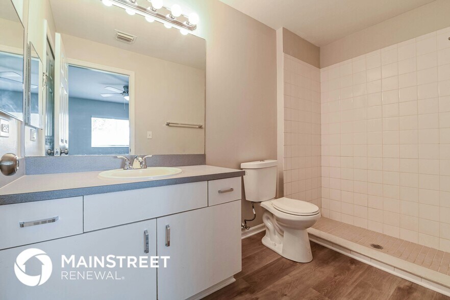 Building Photo - 2216 NW 5th St