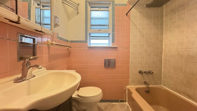 Building Photo - 283 Avenue A