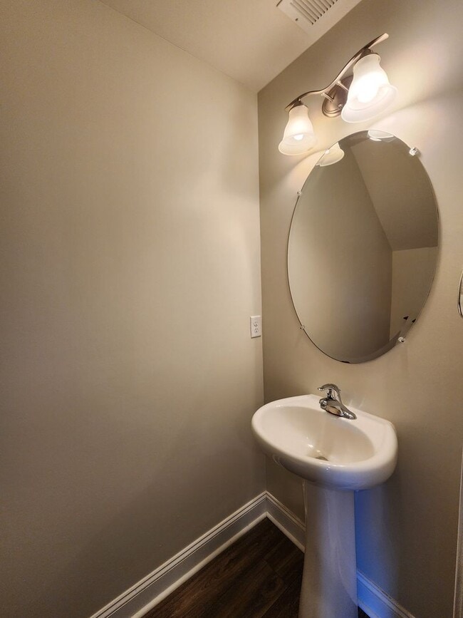 Building Photo - Great Location in the River Stone Community!