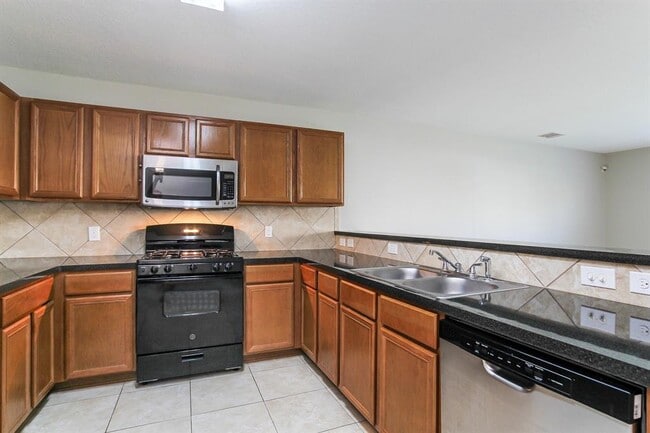 Building Photo - 9885 Hyacinth Way