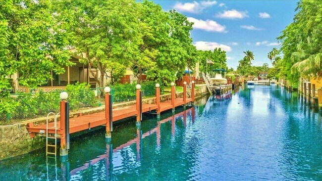 Building Photo - 2650 Scott St