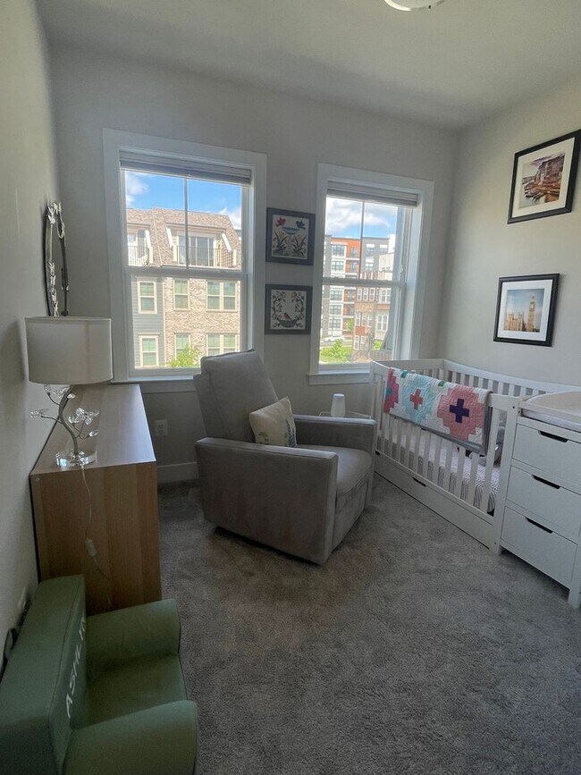 Building Photo - FOUR LEVEL TOWNHOUSE IN DOWNTOWN CROWN, 2 ...