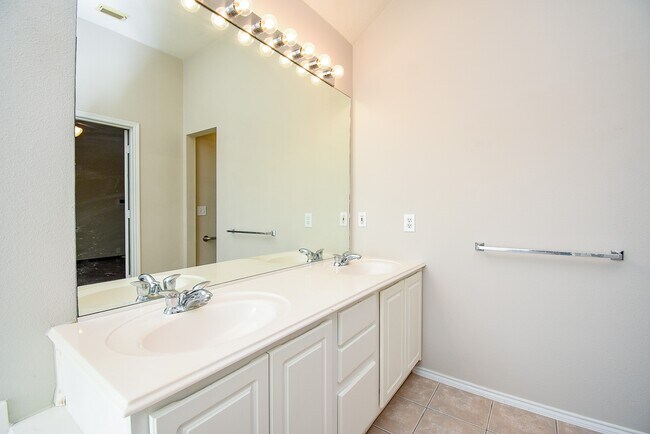 Building Photo - 11743 Berkway Trail