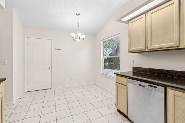 Building Photo - Charming 3BR/2BA Home on Amelia Island – C...