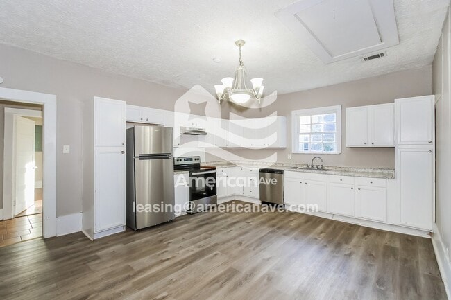 Building Photo - 130 Pelzer St