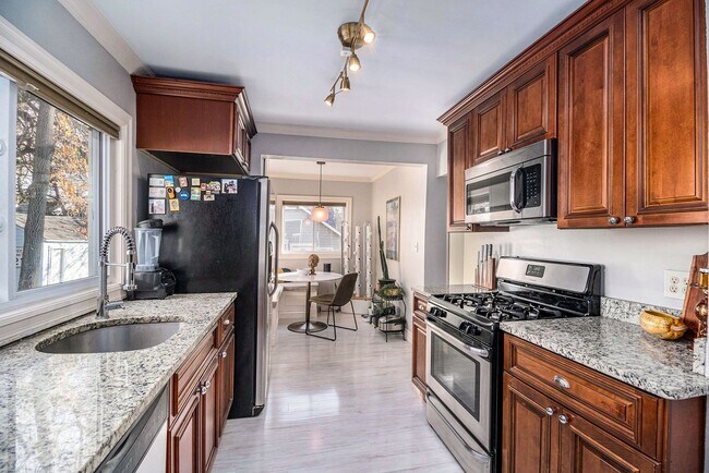 Building Photo - 3 BED 2 BATH BUNGALOW STYLE HOME IN FERNDALE ------ W. CHESTERFIELD