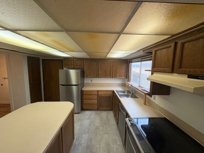 Building Photo - 3 bedroom/2 bath home