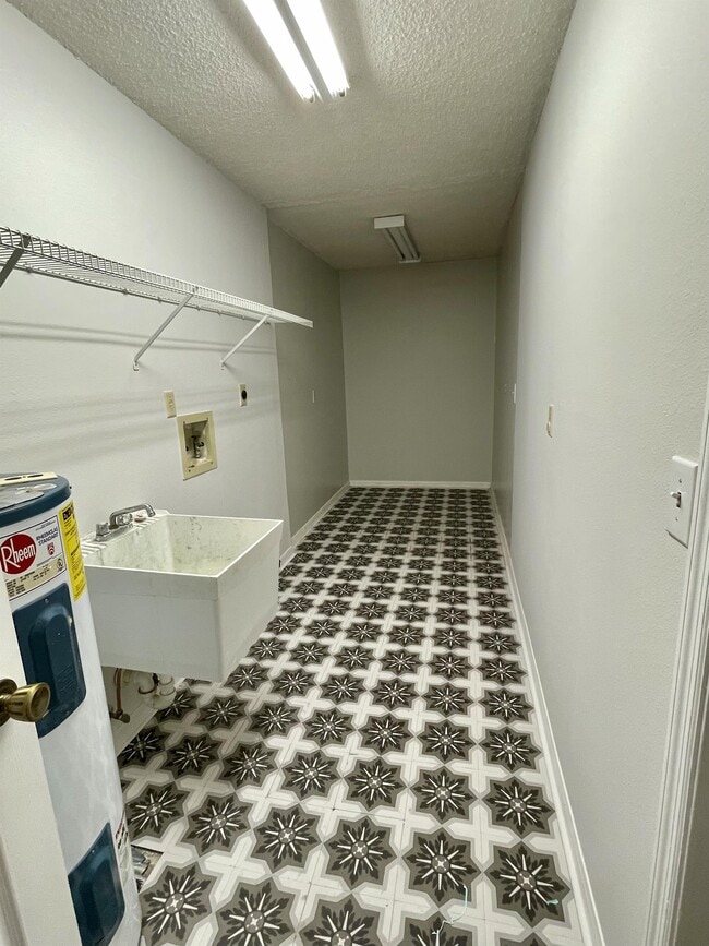 Building Photo - 5610 29th St Cir E