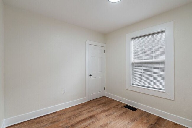 Building Photo - 209 N Addison St