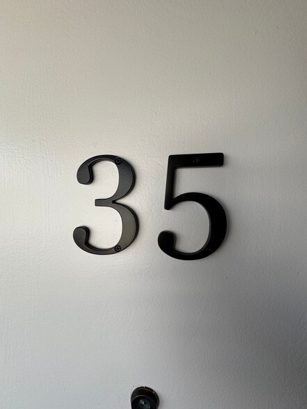 Building Photo - 5420 Russell Ave