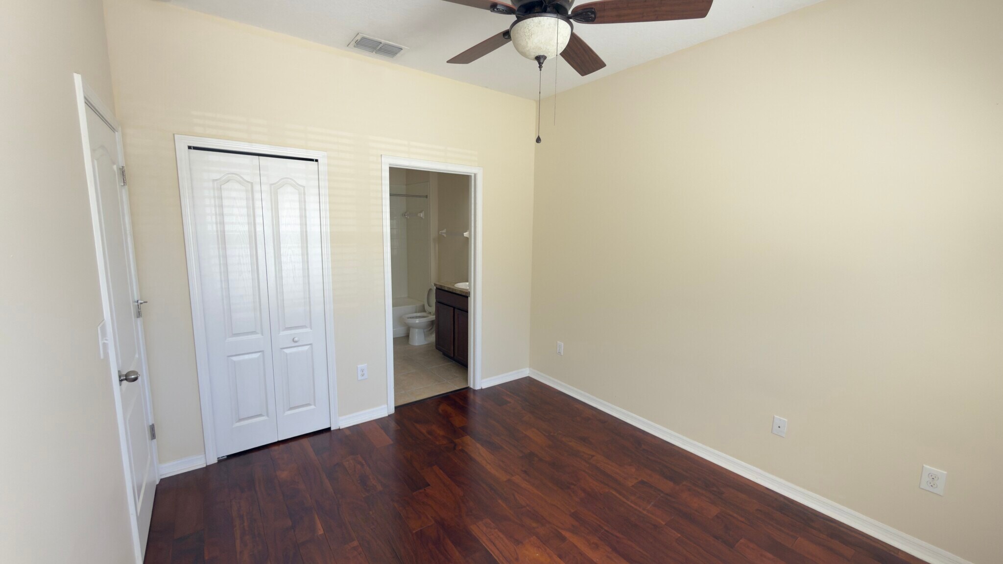 Building Photo - 4008 Shade Tree Ln