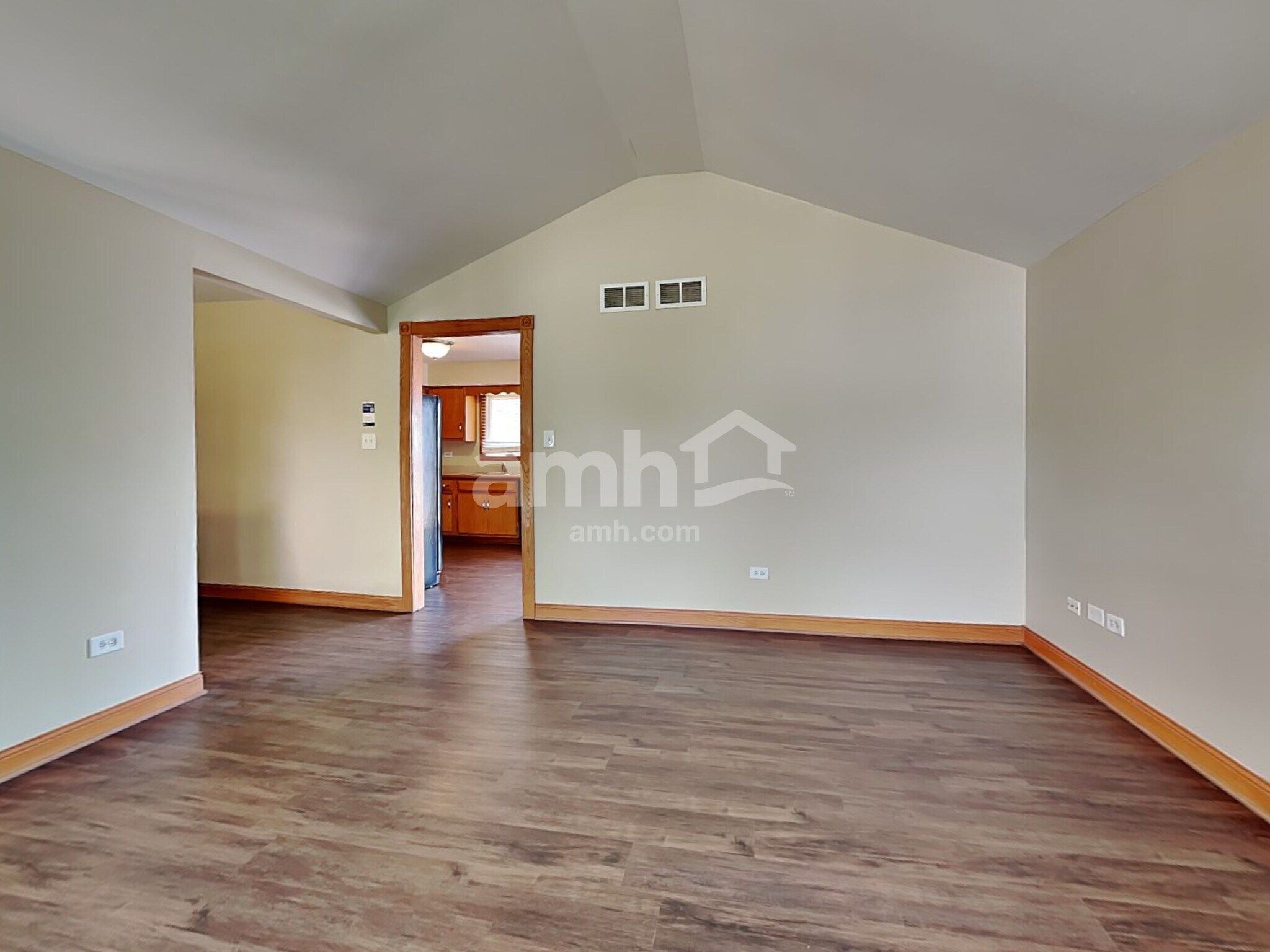 Building Photo - 2113 Cumberland Dr