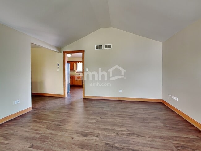 Building Photo - 2113 Cumberland Dr
