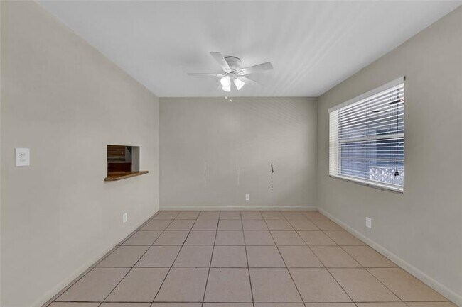 Building Photo - 2201 NE 36th St