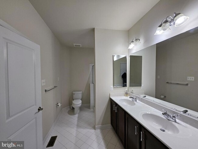 Building Photo - 6041 Maple Hill Rd