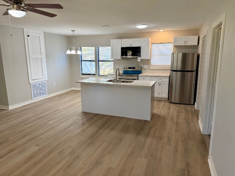 Building Photo - 2306 Staunton Dr