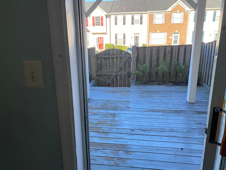 Building Photo - 322 Kirby St