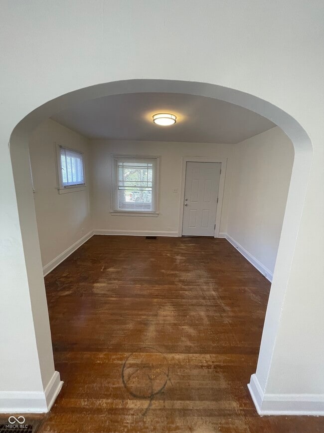 Building Photo - 927 N Chester Ave