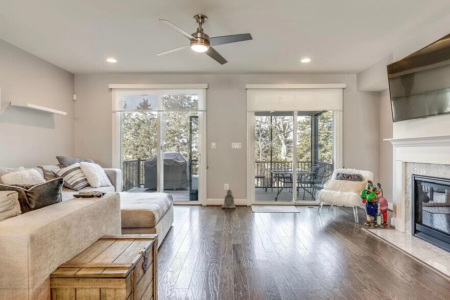 Living Area opens to screened deck - 23659 Turtle Point Ter