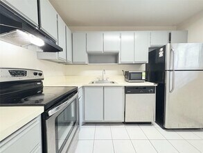 Building Photo - 704 Gardens Dr