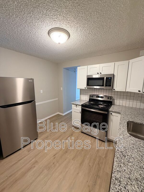 Building Photo - 400 Glendale Rd