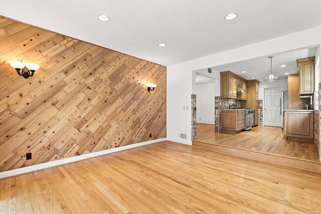 Building Photo - 6573 Mt Wellington Dr