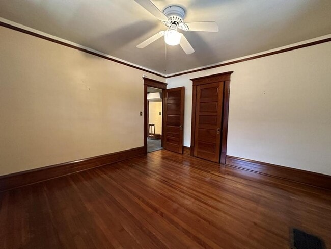 Building Photo - 431 N Cherry St