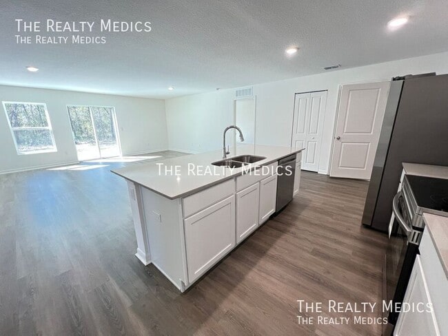 Building Photo - 3530 E Glenn St