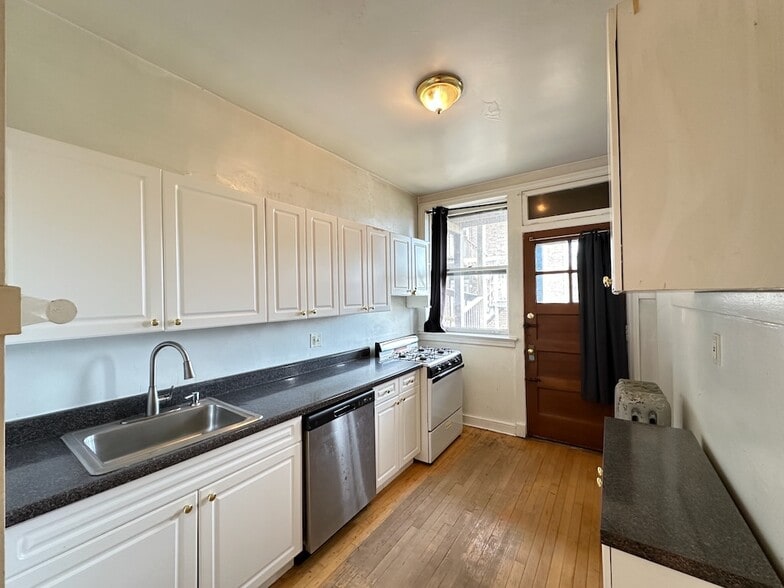 Building Photo - 943 Judson Ave