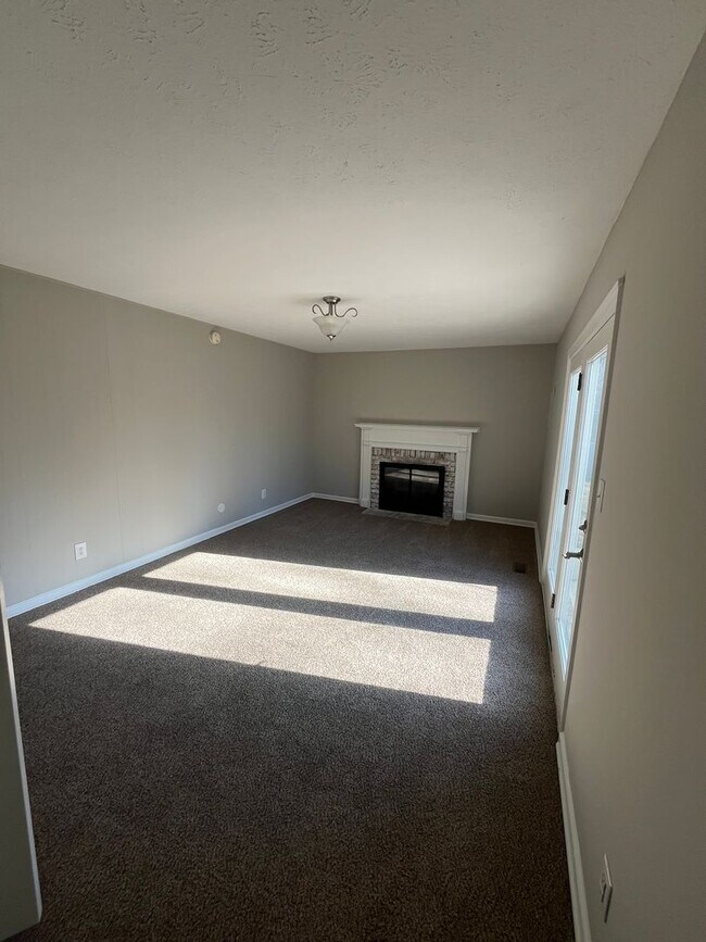 Building Photo - Well-Appointed East-Side Home with Exceptional Living Space in Sycamore Knolls