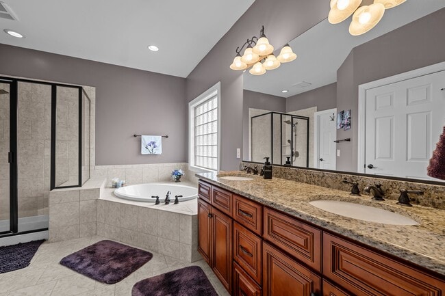 Building Photo - 1923 Strathmore Dr