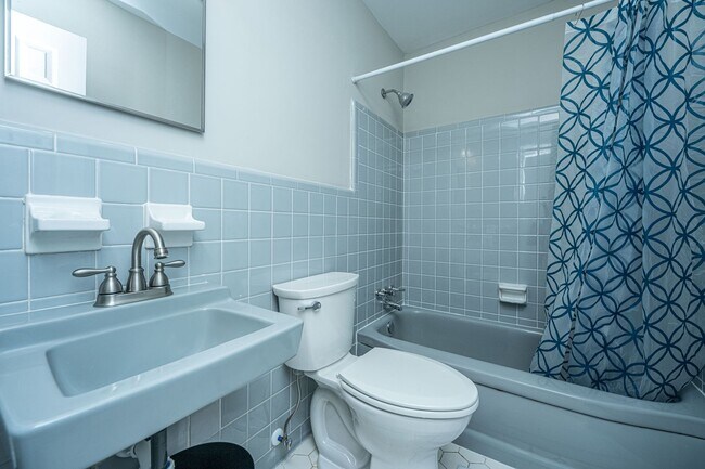 Building Photo - Charming Hanahan Ranch with Hardwood Floor...