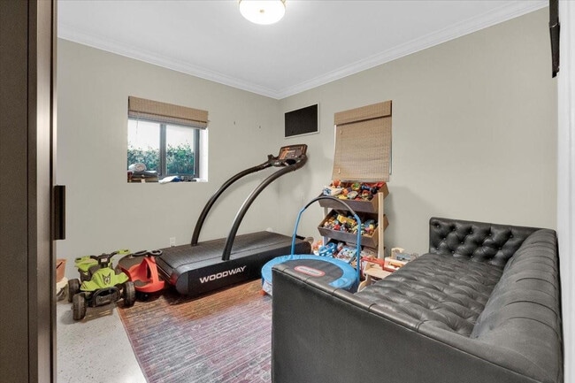 Building Photo - 426 NE 8th Ave