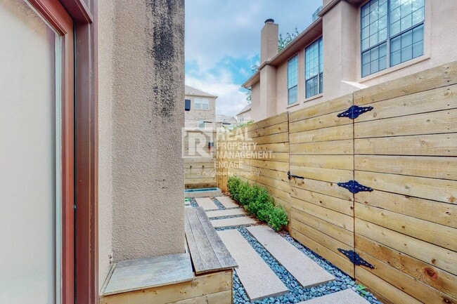 Building Photo - 4307 Gilbert Ave