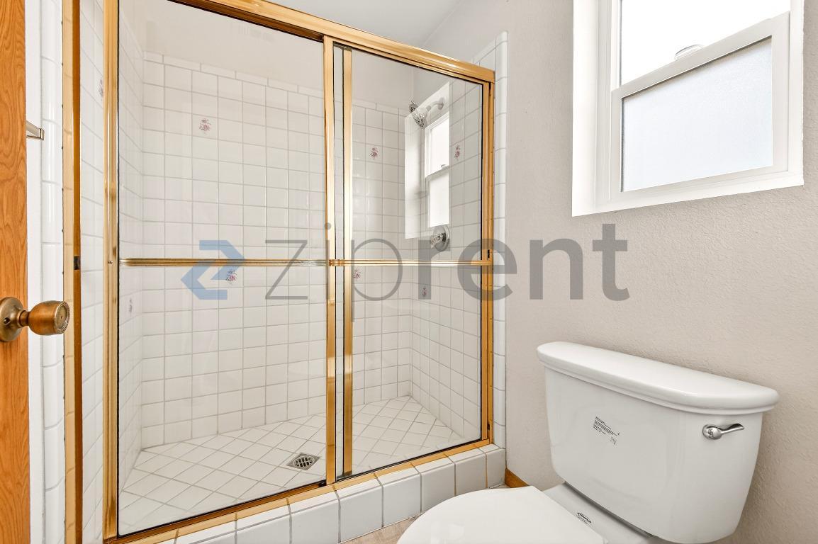 Building Photo - 15380 Mission St