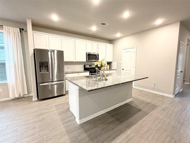 Building Photo - 8319 Divot Trce