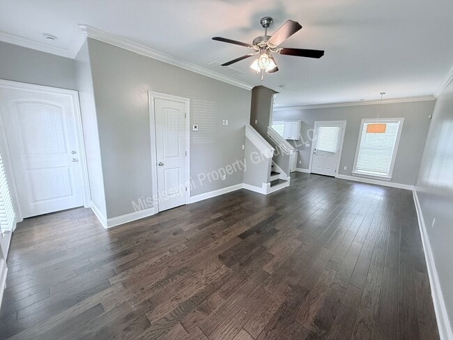Building Photo - 4BR/4.5BA Stand Alone Unit For Rent
