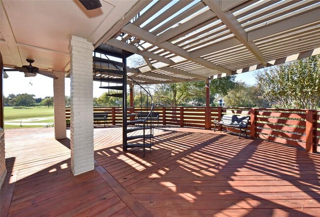 Building Photo - 2802 S Doral Dr