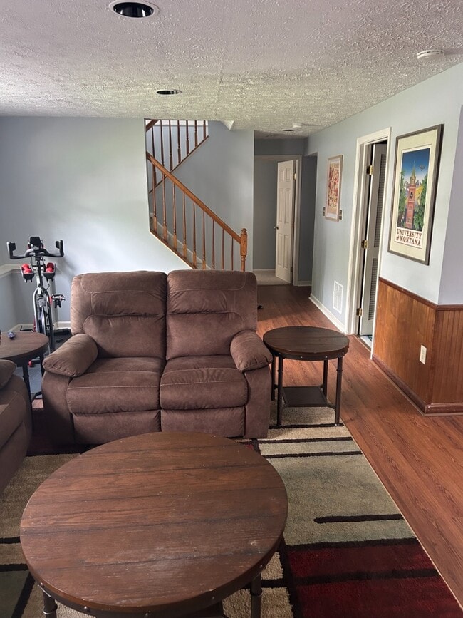 Building Photo - 10725 Timothy Dr