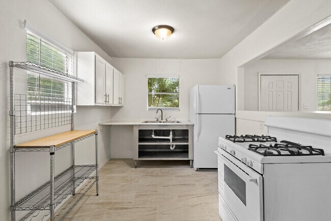 Building Photo - 759 Avondale Ave