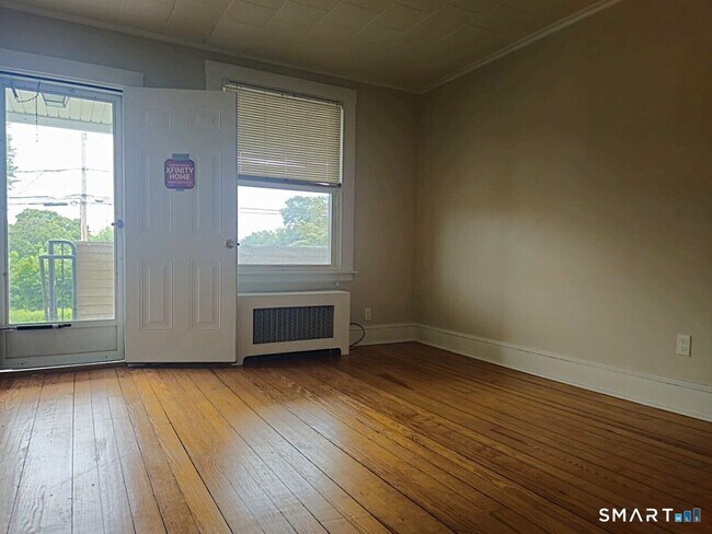 Building Photo - 102 Melrose St