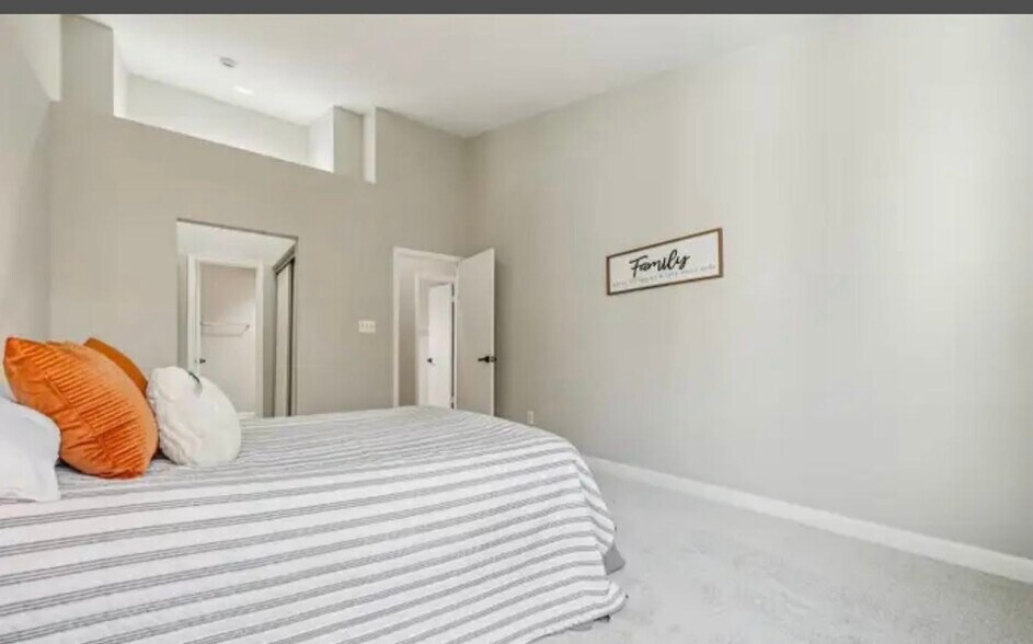 Building Photo - 13700 Modrad Way