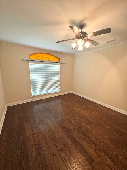 Building Photo - 1713 Fair Oaks Ln