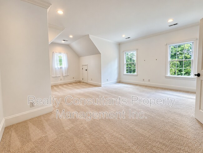 Building Photo - 7517 Henson Forest Dr