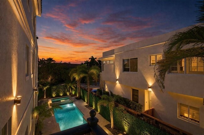 Building Photo - 2515 NE 18th St