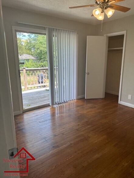 Building Photo - 3868 Mark Twain Cir