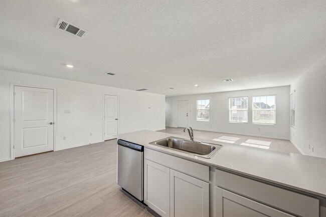 Building Photo - 367 Keefer