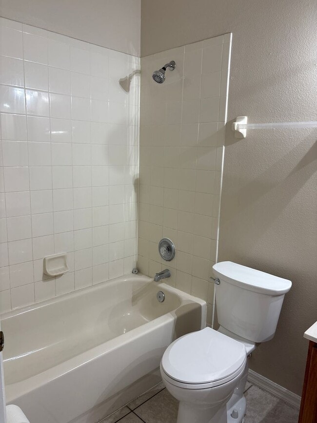 Building Photo - Spacious 4-Bedroom, 2-Bathroom Home for Re...