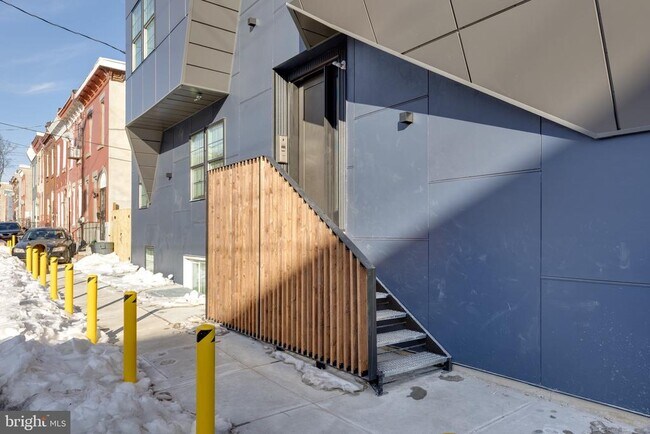 Building Photo - 715 W Cumberland St