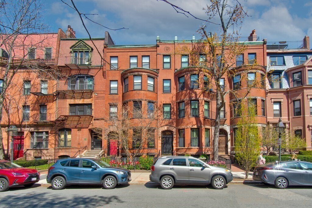 Building Photo - 395 Marlborough St
